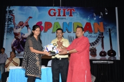 1st Topper  (BscIT-3) Award to Neelam Bharti by Dr. Dineshanand Goswami with Mr. Om Prakash, Director GIIT